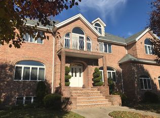 10 Tricia Way, Staten Island, NY 10307