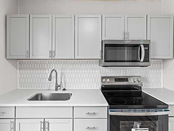 2nd image of 2228 Tulip St