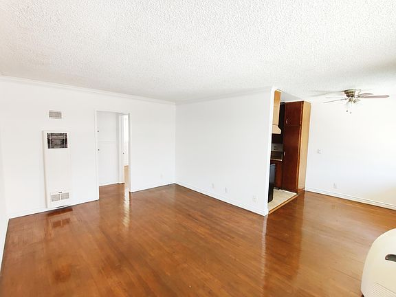 2nd image of 956 Wilcox Ave APT 14