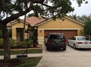 553 Penta Ct, Fort Lauderdale, FL 33327