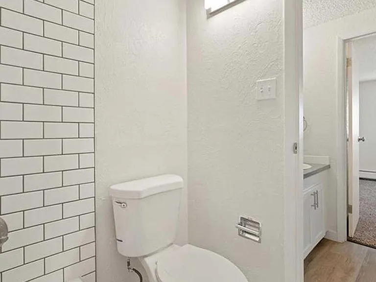Avon South Apartments — Photo 11