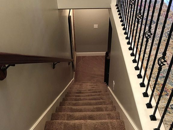 5th image of 821 Willow Pointe Cir