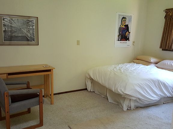 Bedroom before remodel