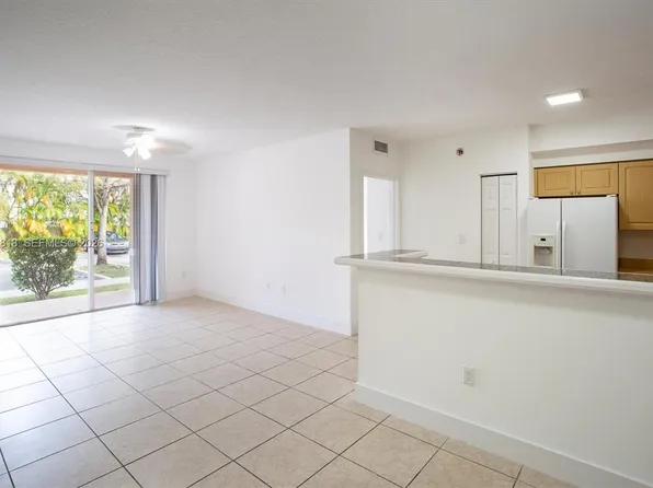 6861 SW 44th St APT 109, Miami, FL 33155