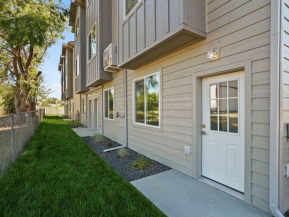 1st floor office & room back