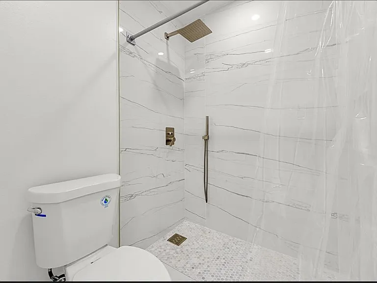 2216 SE Newcastle Ter — Photo 22