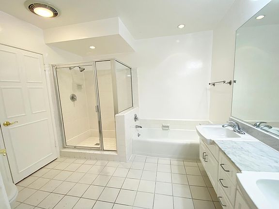 5th image of 432 N Palm Dr #207