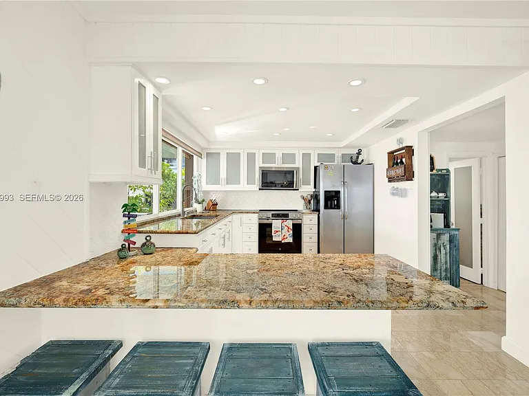 69 Shoreland Dr — Photo 6
