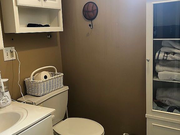 Upstairs full bath 