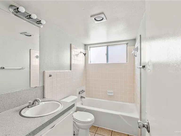 201 N Montevideo Ave #2 — Photo 5