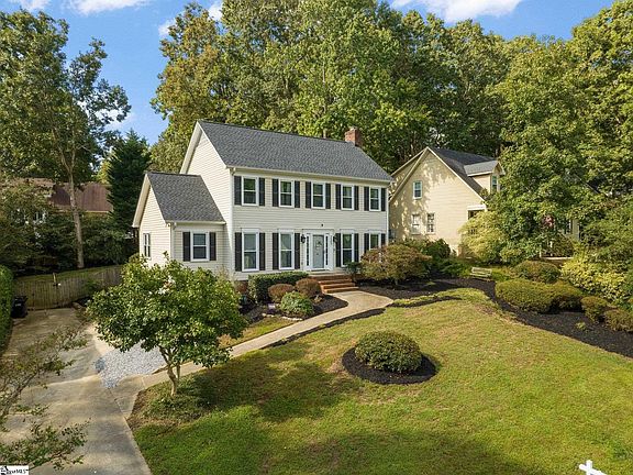 3rd image of 221 Hunters Woods Dr