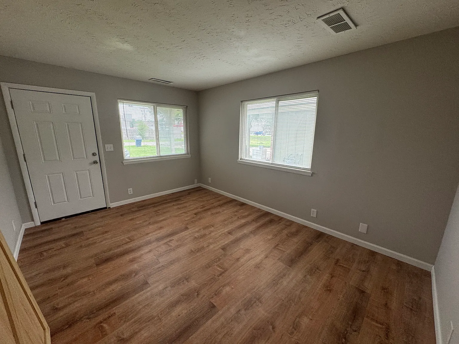 610 Bremer Dr — Photo 3