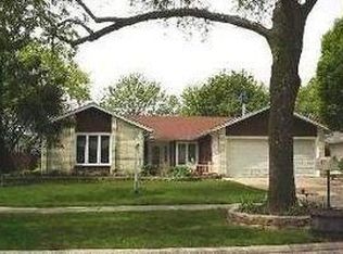 262 Evergreen Ln, Bloomingdale, IL 60108