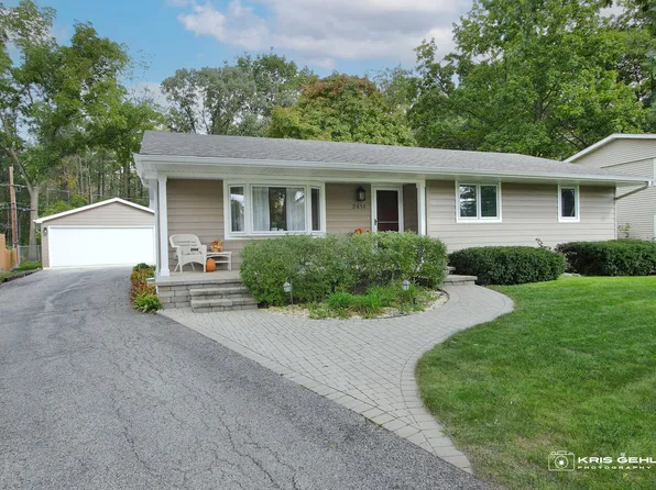 2414 Rose Tree Ln, Lindenhurst, IL 60046