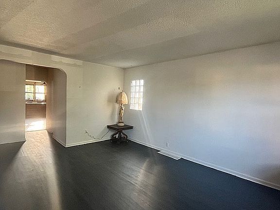 Spacious living room