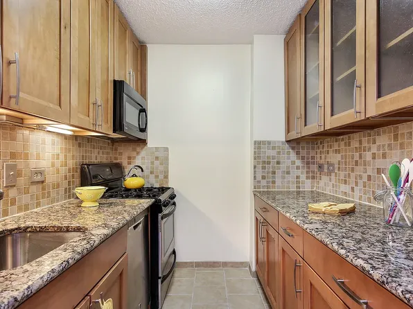 347 West 57th Street image 2 of 5