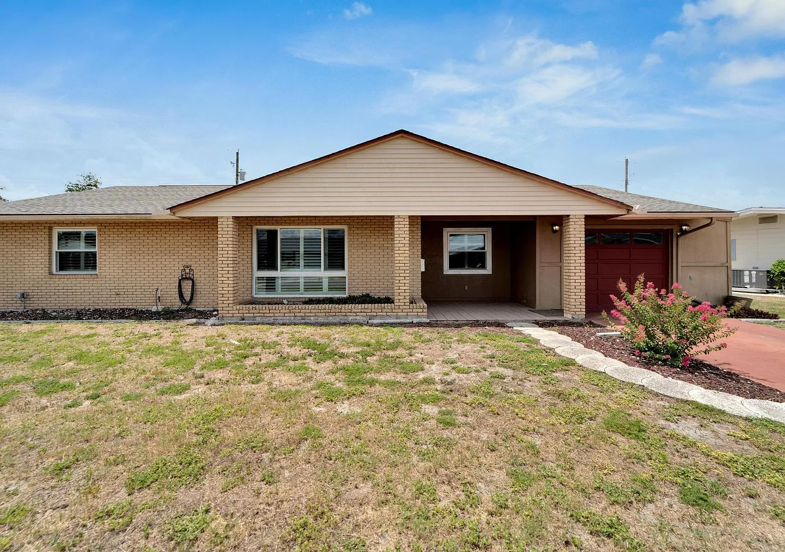 Updated 2-Bedroom Home In Sun City Center 55+ Community** — Photo 2