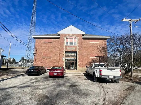 425 N Church St, Dalton City, IL 61925