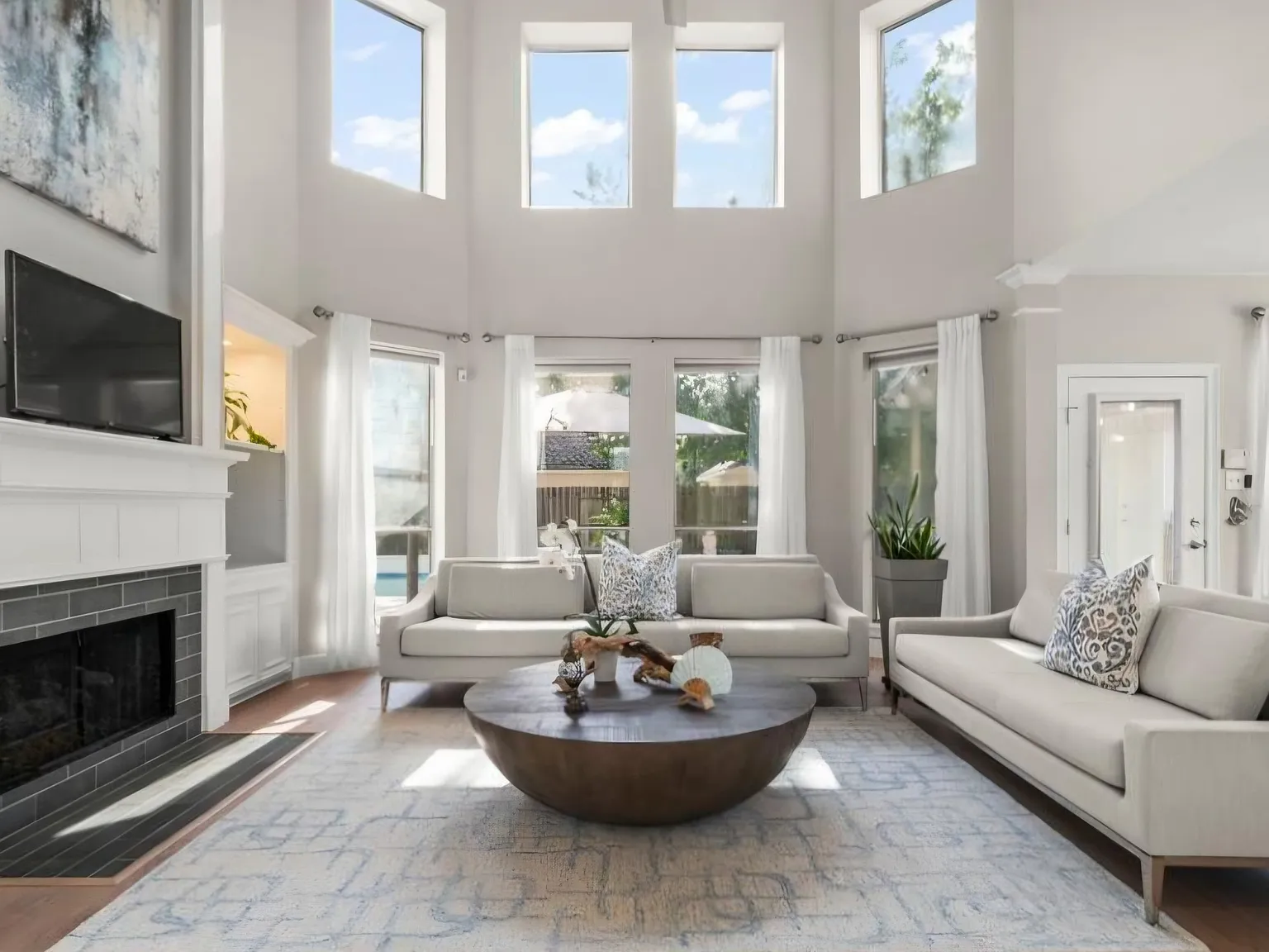 5 bed, 3.5 bath, 3363 sqft, $7,000 — Photo 3