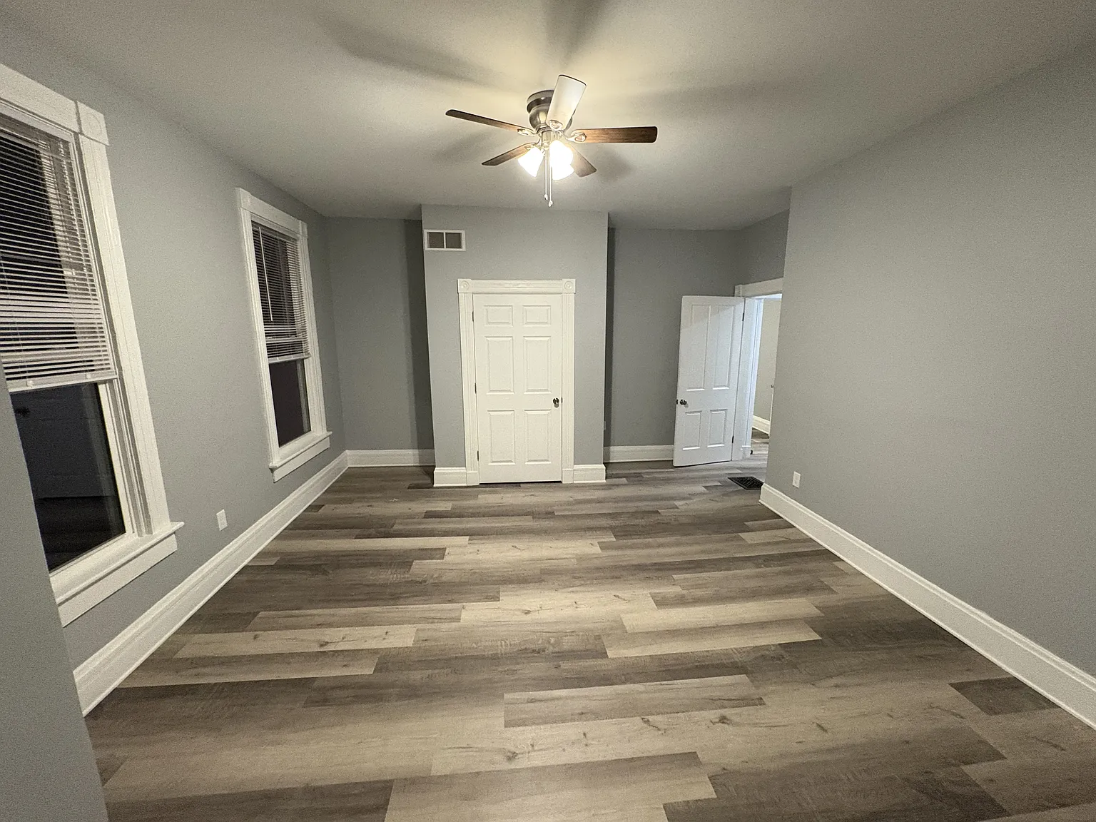 2757 1/2 Harris Ave - Apt 2 — Photo 2