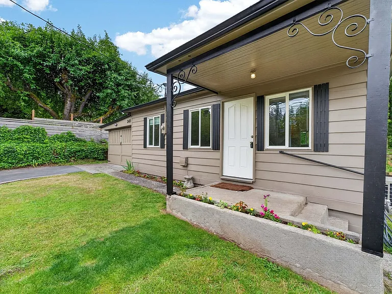 2401 NE Everett St — Photo 5