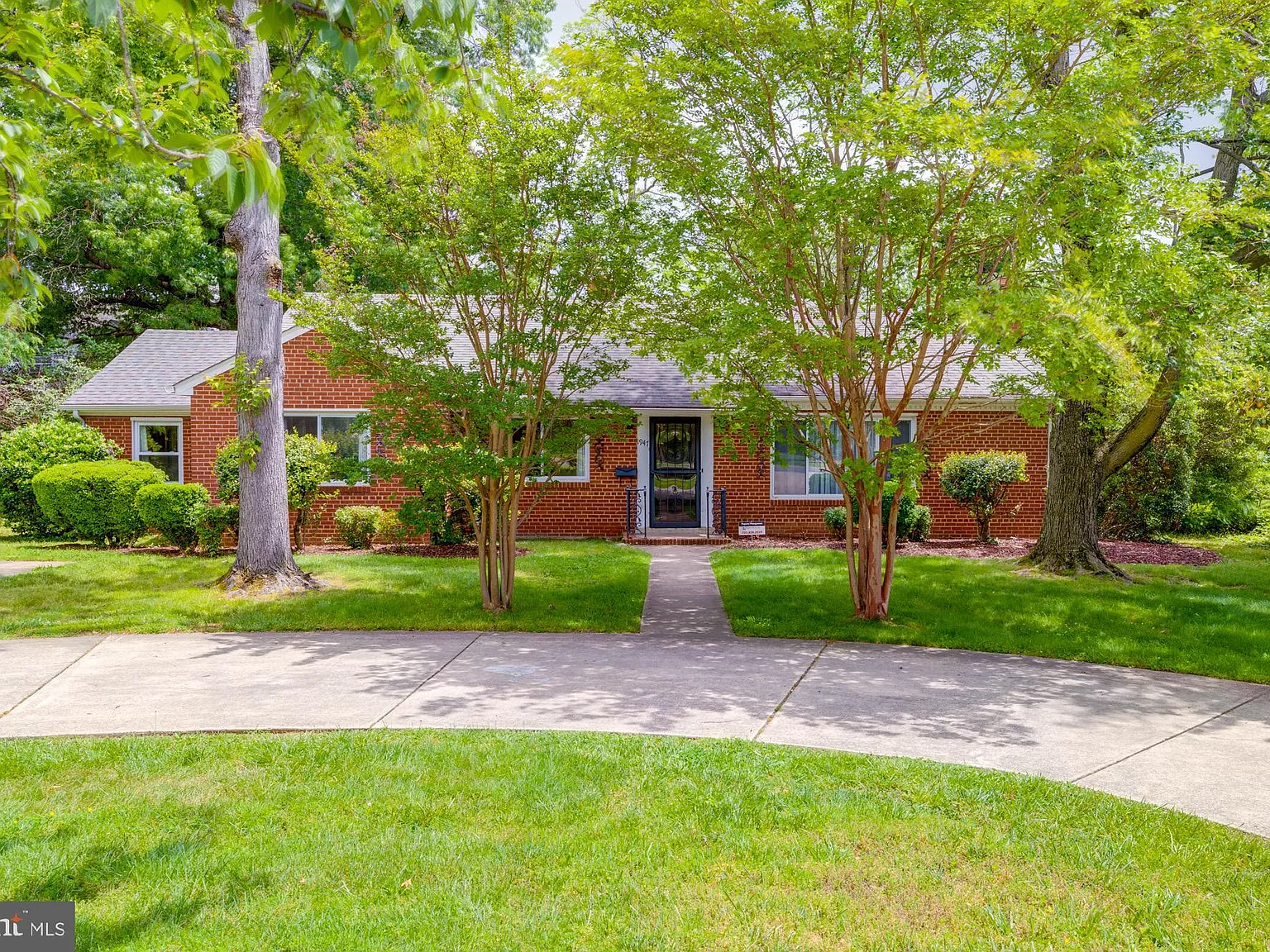 3 bed, 1.5 bath, 1650 sqft, $4,500 — Photo 1