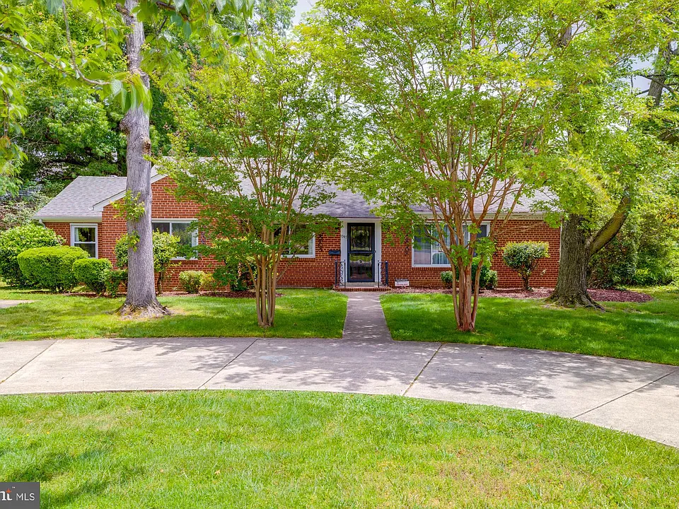 1947 S Arlington Ridge Rd