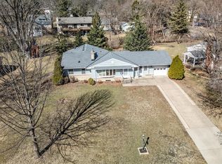 2021 Kenwood Dr E, Maplewood, MN 55117