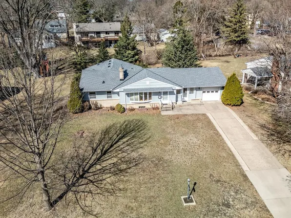 2021 Kenwood Dr E, Maplewood, MN 55117