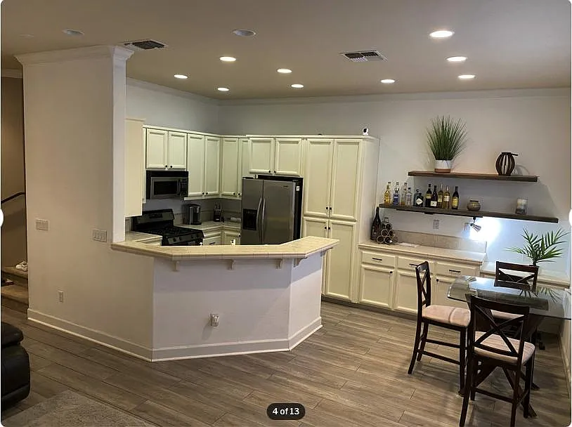 3 bed, 2.5 bath, 1715 sqft, $3,400 — Photo 4