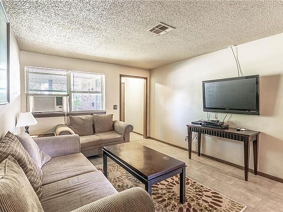 4th image of 3805 Larkwood Dr