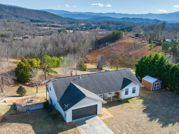 2827 English Hills Dr, Sevierville, TN 37876