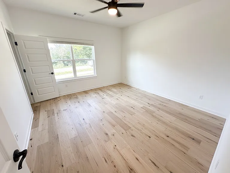 1751 W Holly St — Photo 6