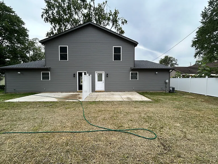 3100 Greenlawn Ave NE — Photo 2
