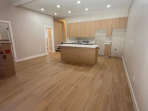 2 bed, 850 sqft, $3,995 — Photo 4