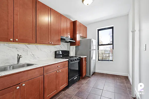 Rented by REZI | media 9