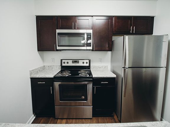 5th image of 400 Oak Lake Way APT A