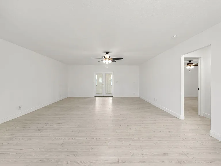 908 Hibiscus Dr — Photo 8