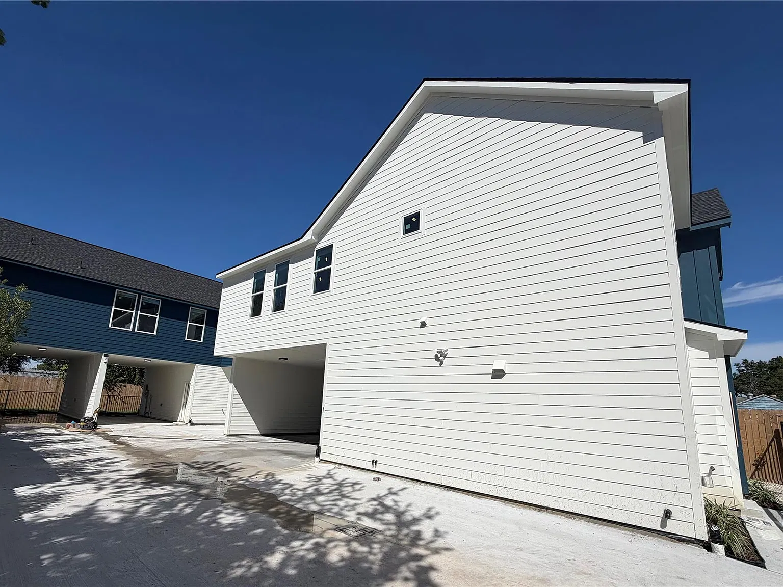 2 bed, 2.5 bath, 890 sqft, $1,656 — Photo 2