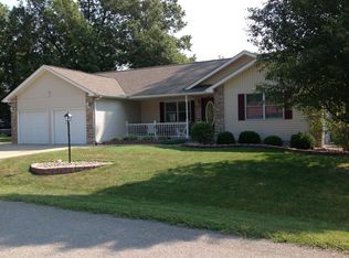 1618 Meadowbrook Dr, Carterville, IL 62918