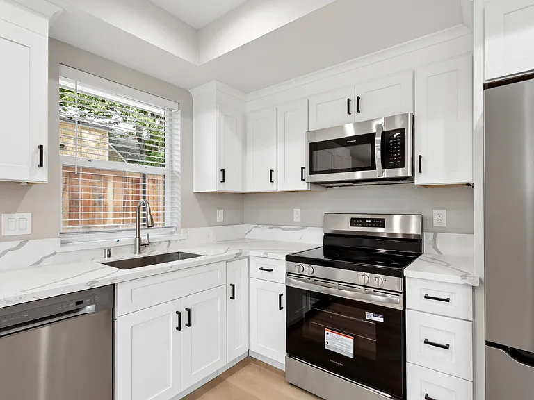 1823 Victorian Aly #1 — Photo 18