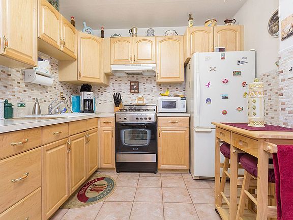 4th image of 2524 33rd St