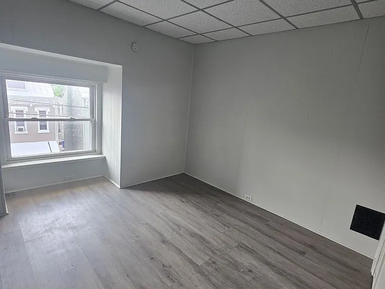 827 N 10th St — Photo 11