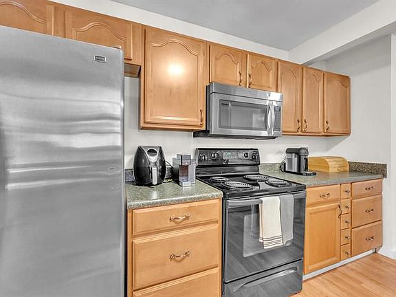 5th image of 737 W Boulevard Chatelaine