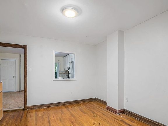 2nd image of 401 Hancock St #1RR
