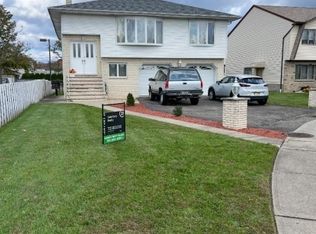 1 Susan Ct, Elmwood Park, NJ 07407
