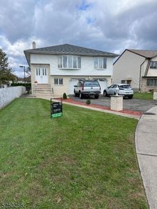 1 Susan Ct, Elmwood Park, NJ, 07407