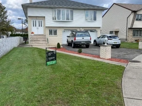 1 Susan Ct, Elmwood Park Boro, NJ 07407