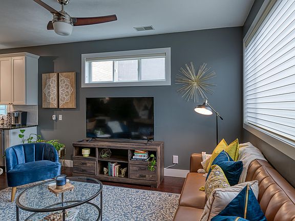 4th image of 115 E 8th St APT 15