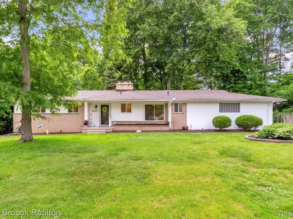 28403 Peppermill Rd, Farmington Hills, MI 48331